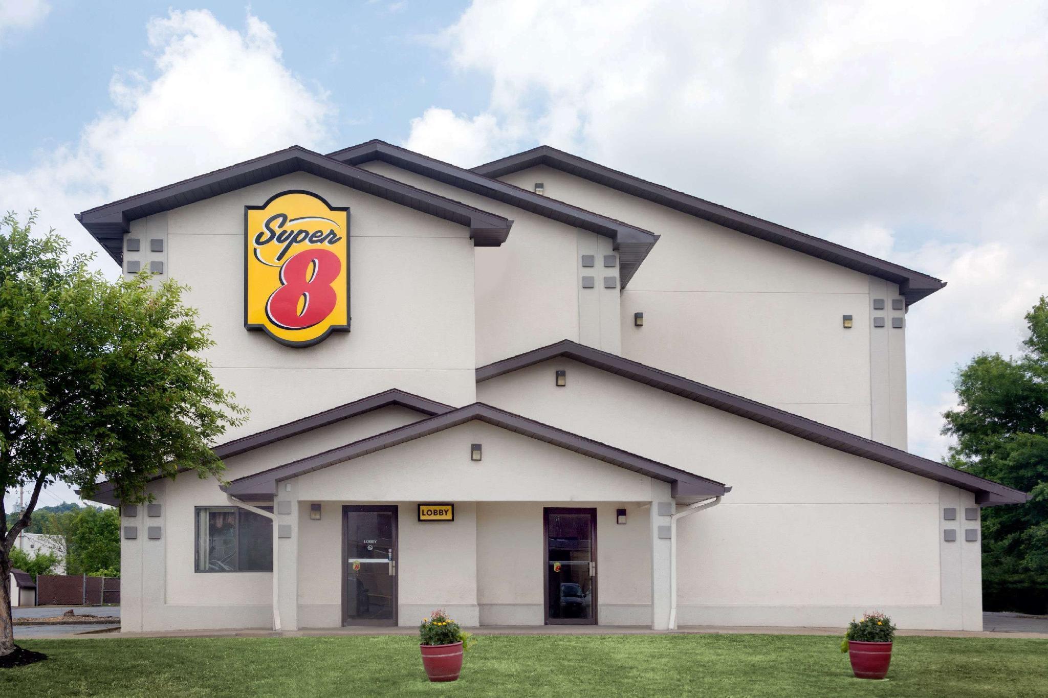 Super 8 By Wyndham Marietta Motel Exterior photo